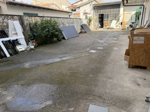 Locale commerciale in vendita a Viareggio, Centro Storico