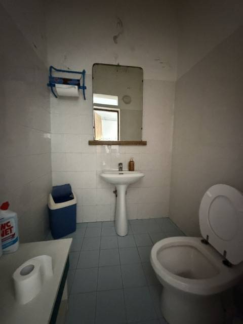 Locale commerciale in vendita a Viareggio, Centro Storico