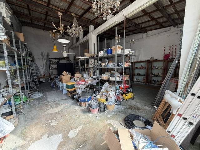 Locale commerciale in vendita a Viareggio, Centro Storico