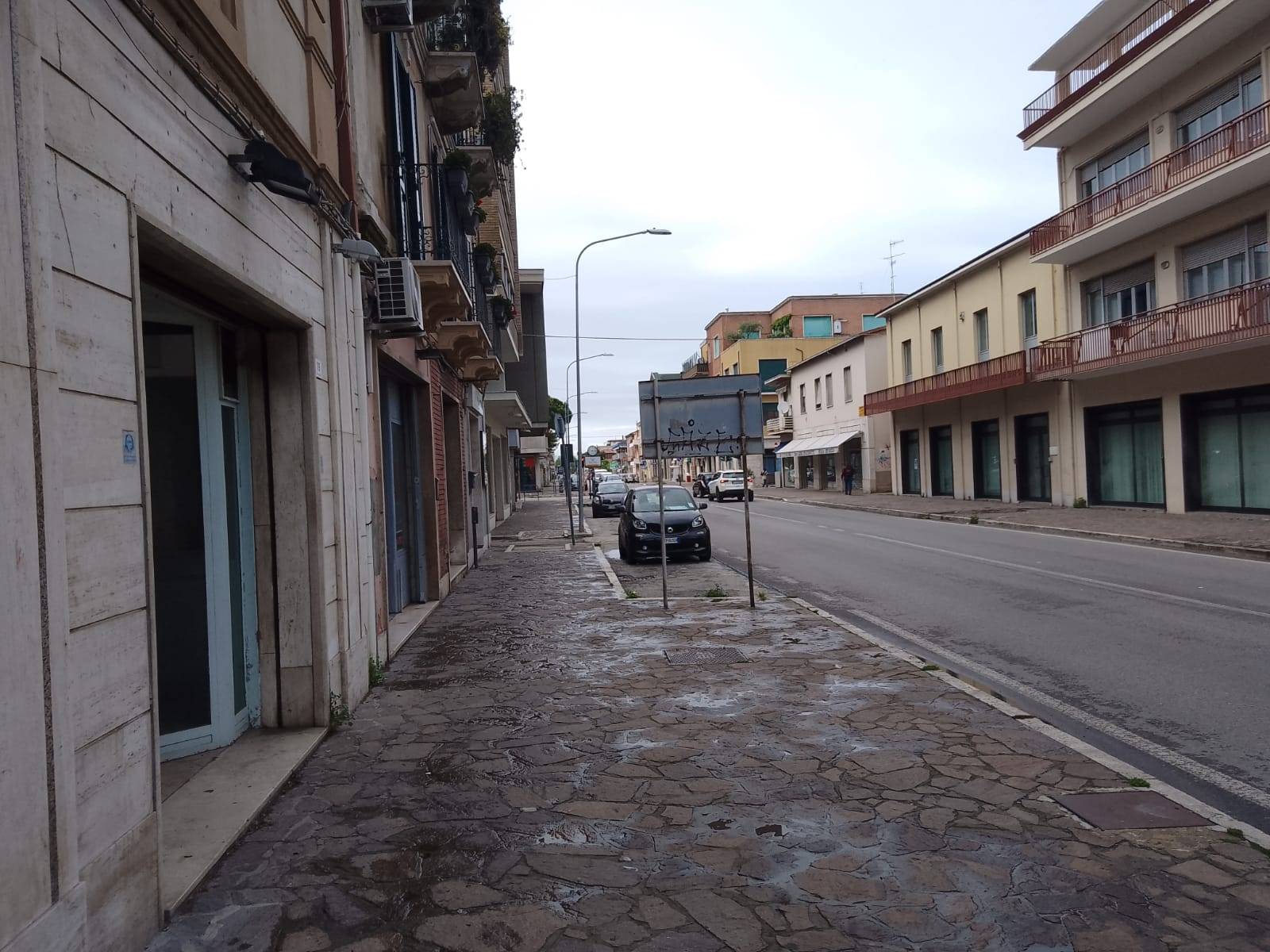 locale commerciale in vendita a Giulianova, Lido