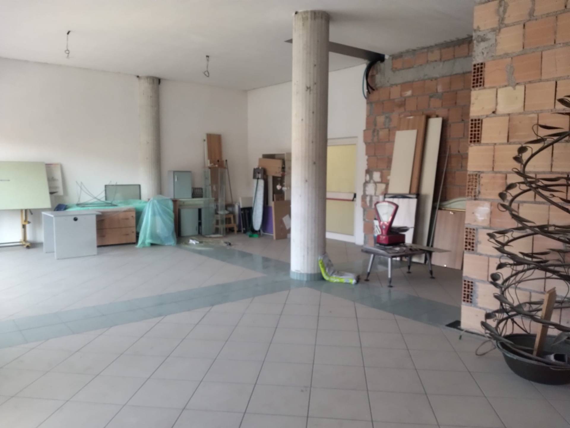 Locale commerciale in vendita a Giulianova