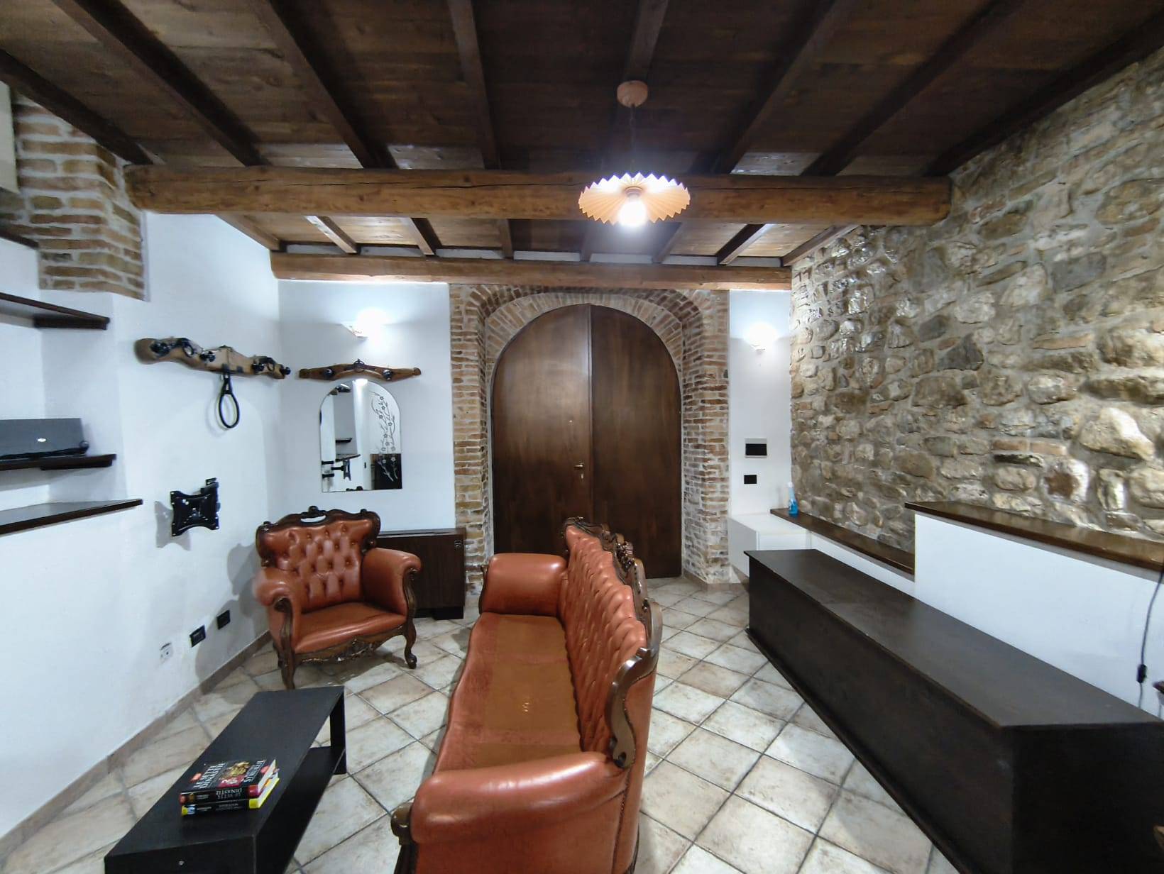 Appartamento con ingresso indipendente in vendita a Torricella Sicura