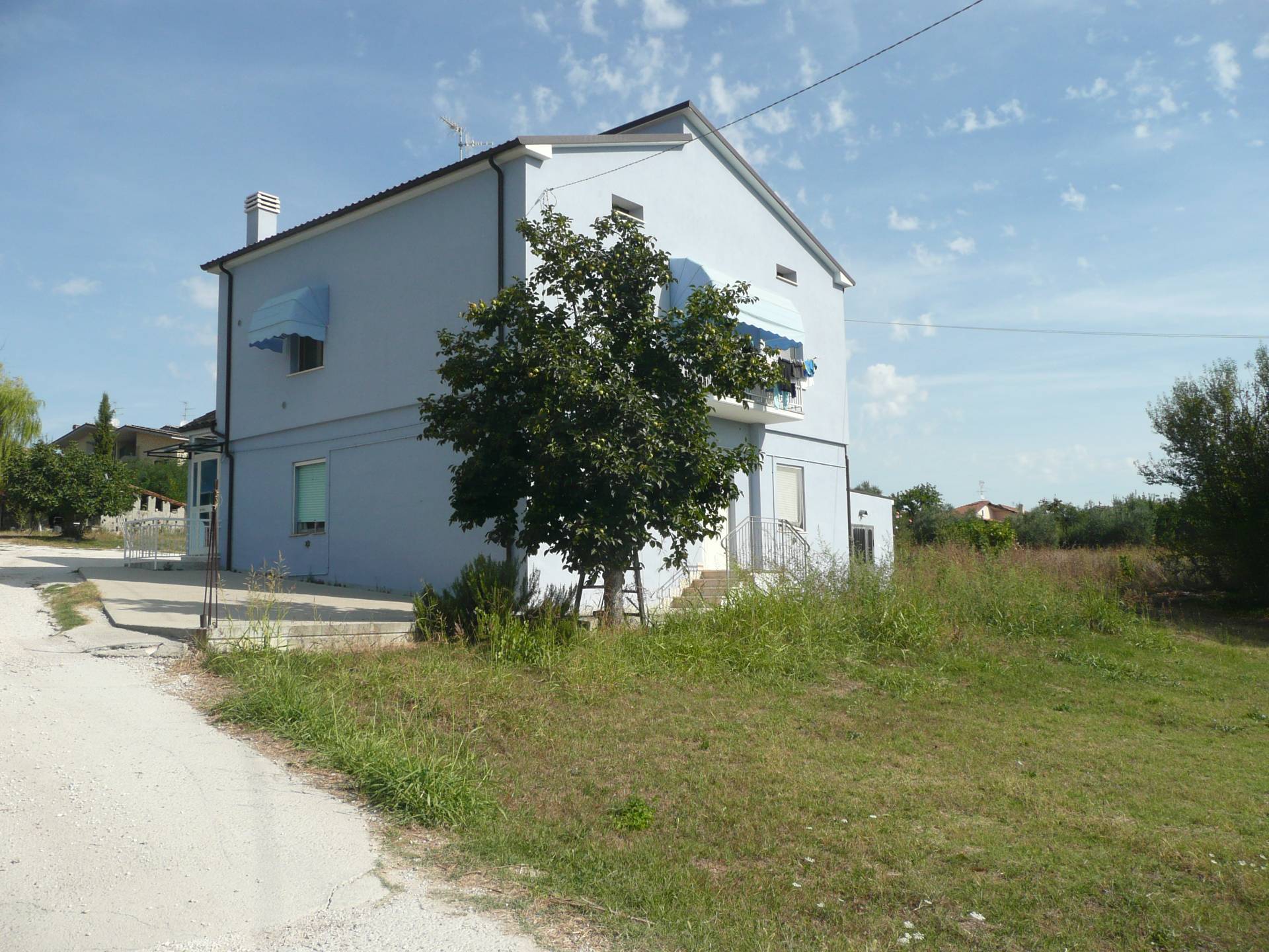 Appartamento con ingresso indipendente in vendita a Teramo