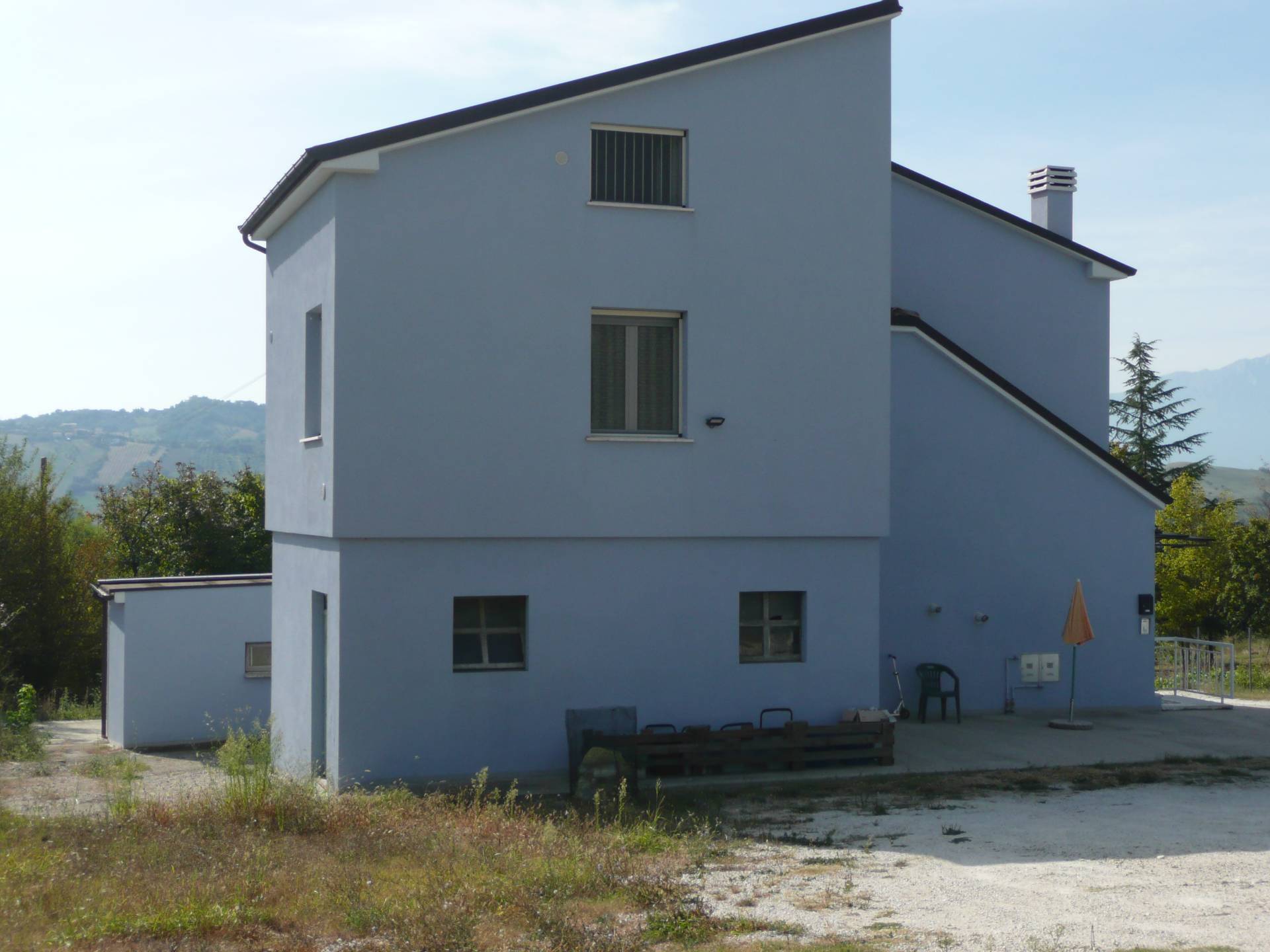 Appartamento con ingresso indipendente in vendita a Teramo