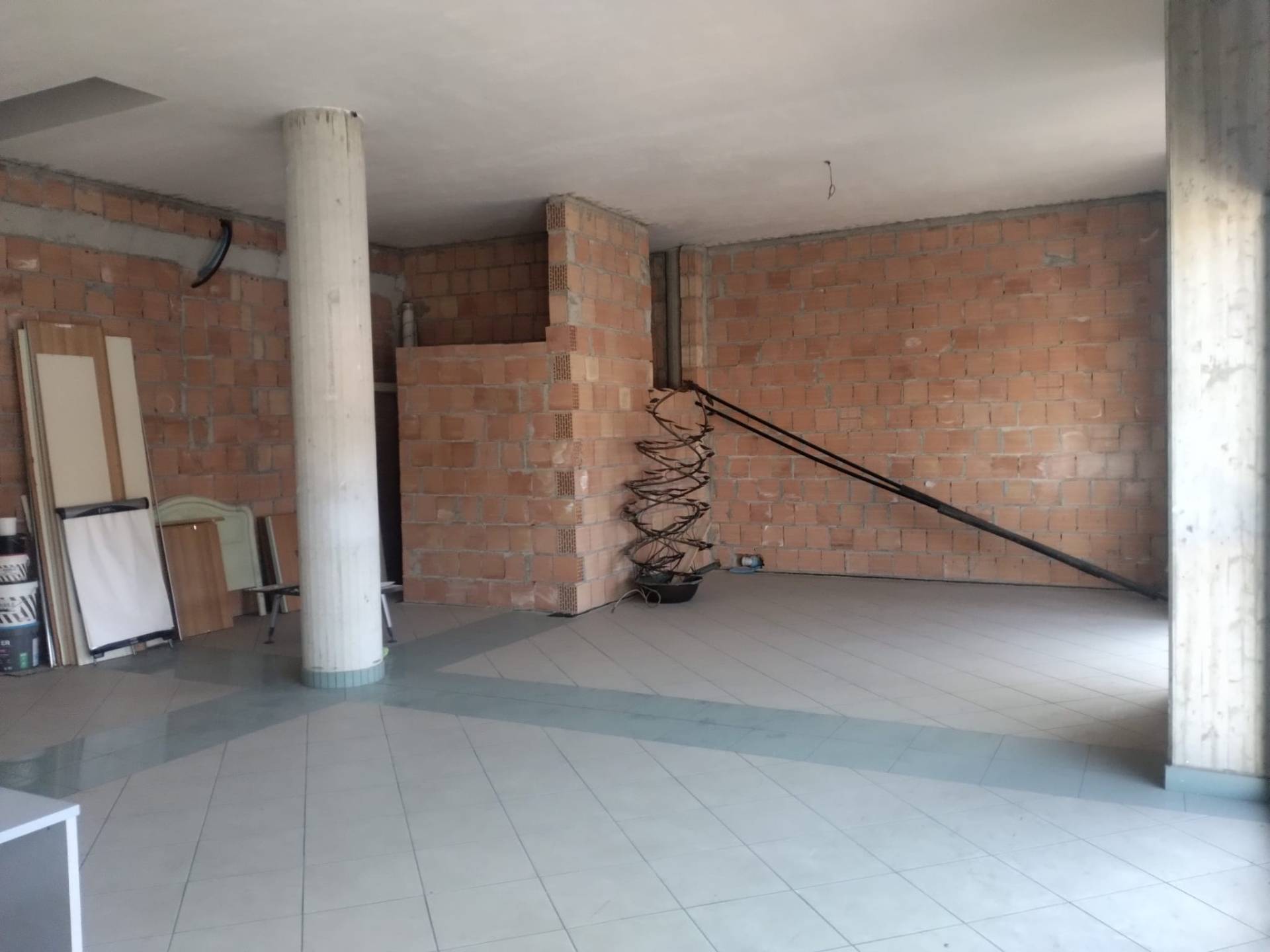 Locale commerciale in vendita a Giulianova