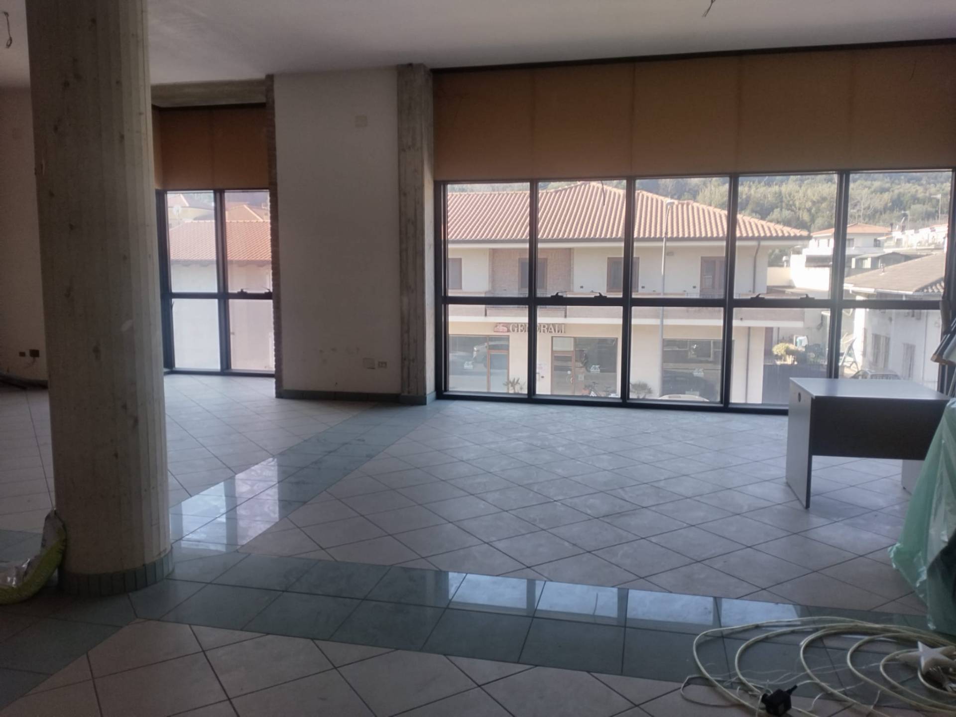 Locale commerciale in vendita a Giulianova