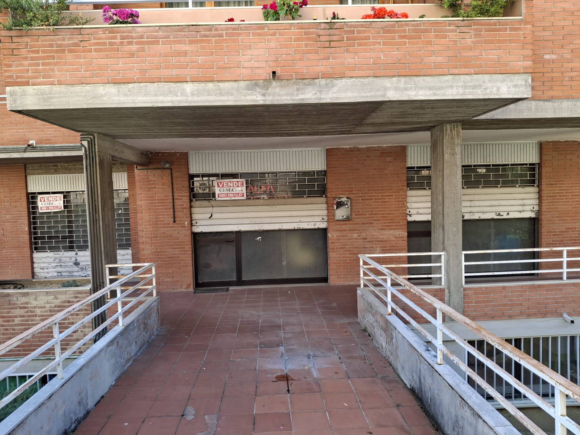 Locale commerciale in vendita a Teramo