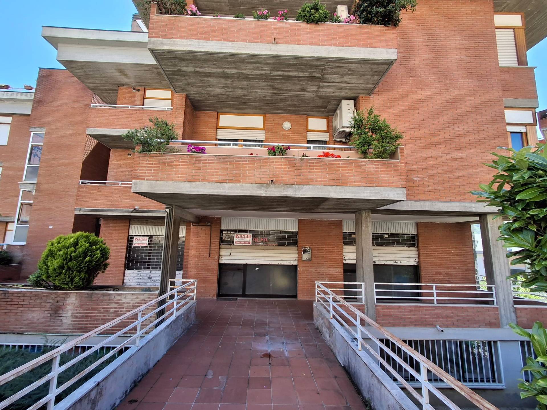 Locale commerciale in vendita a Teramo