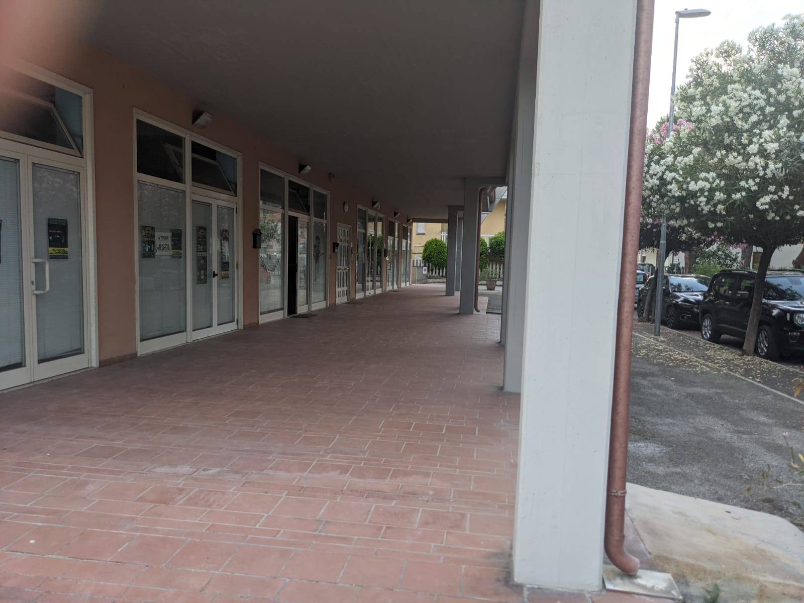 Locale commerciale in vendita a Giulianova, Lido