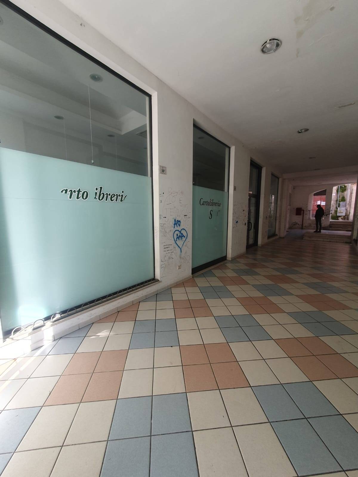 Locale commerciale in affitto a Teramo