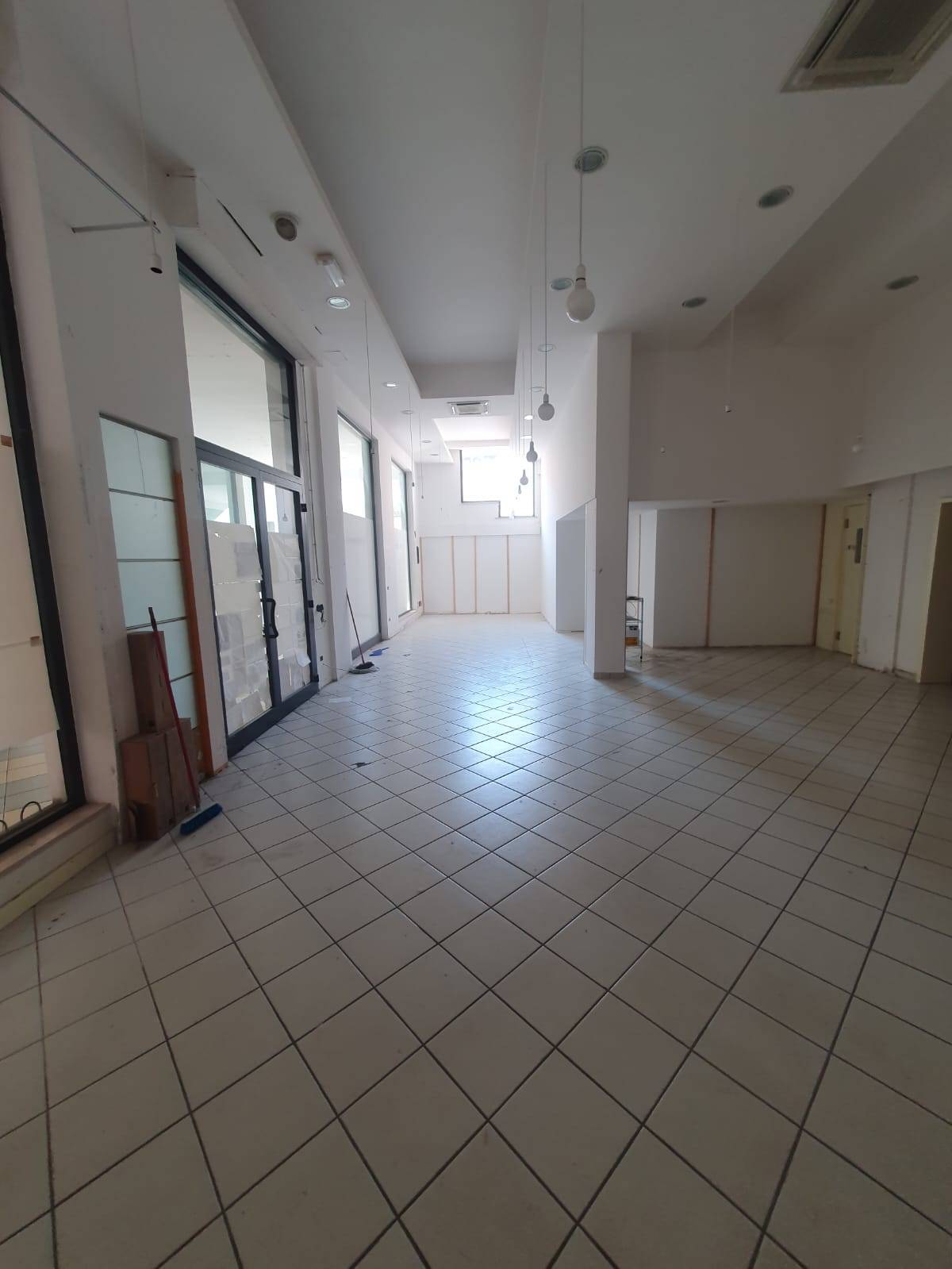 Locale commerciale in affitto a Teramo