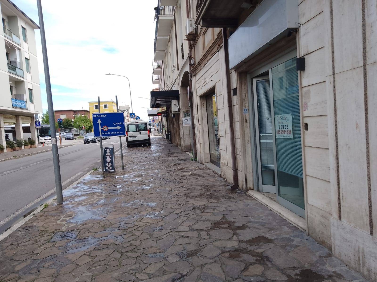 locale commerciale in vendita a Giulianova, Lido