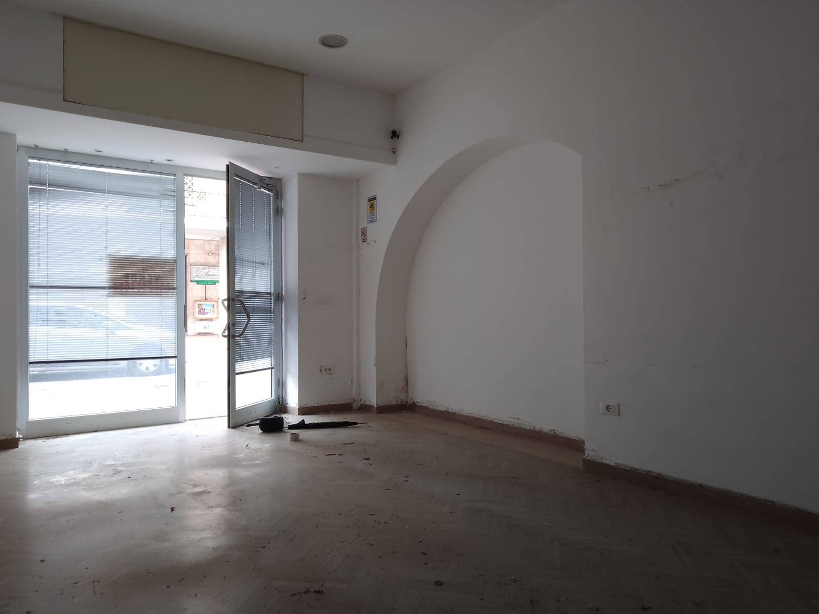 locale commerciale in vendita a Giulianova, Lido