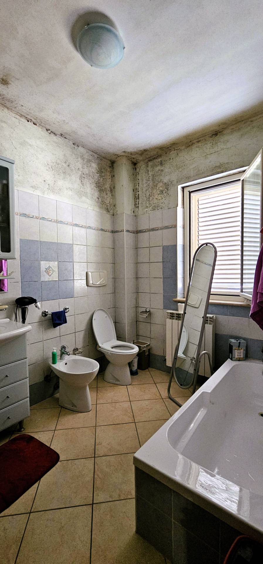 Appartamento con ingresso indipendente in vendita a Teramo, Estrema periferia