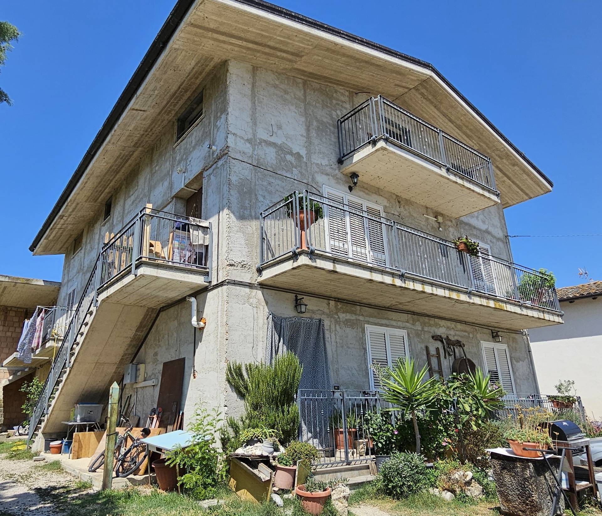 Appartamento con ingresso indipendente in vendita a Teramo, Estrema periferia