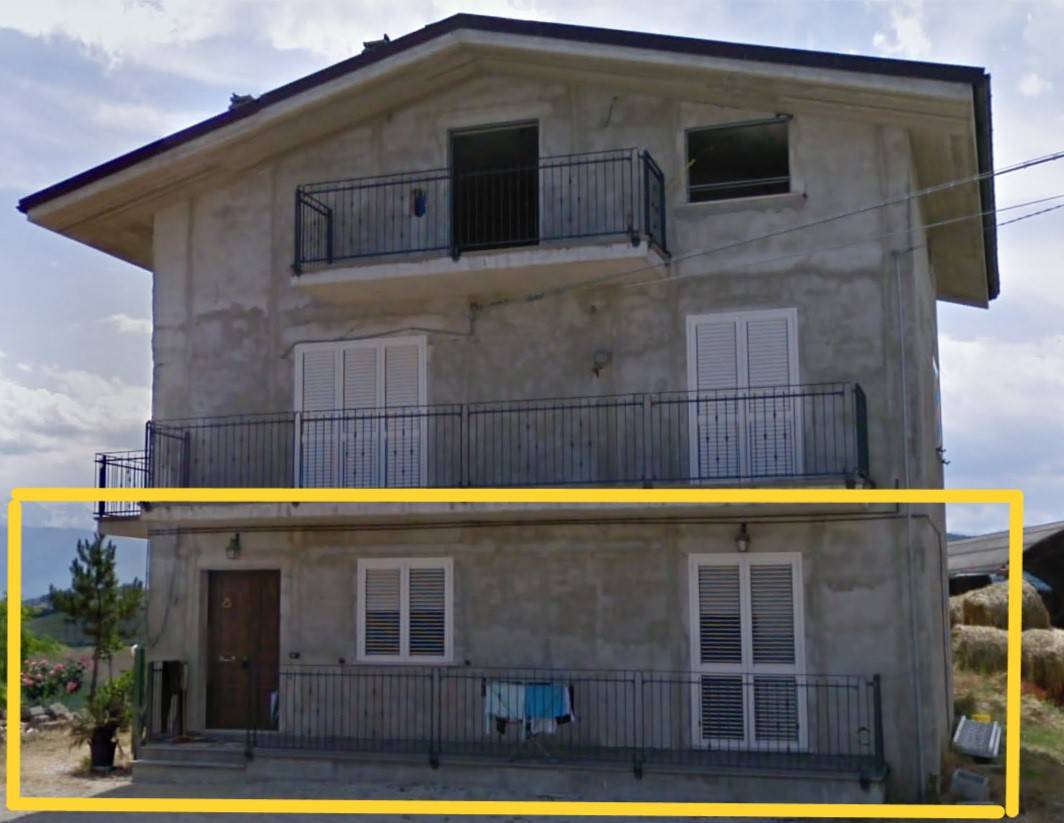 Appartamento con ingresso indipendente in vendita a Teramo, Estrema periferia