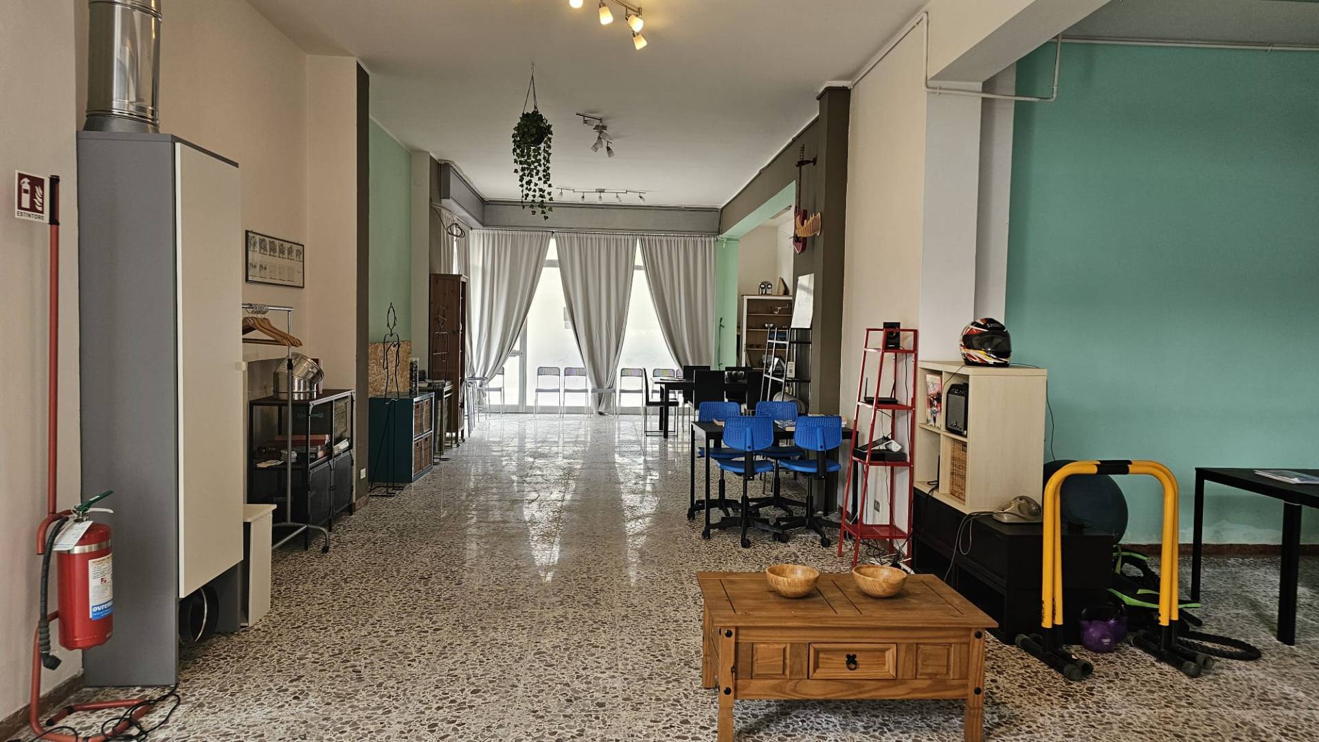 Locale commerciale in vendita a Giulianova, Lido