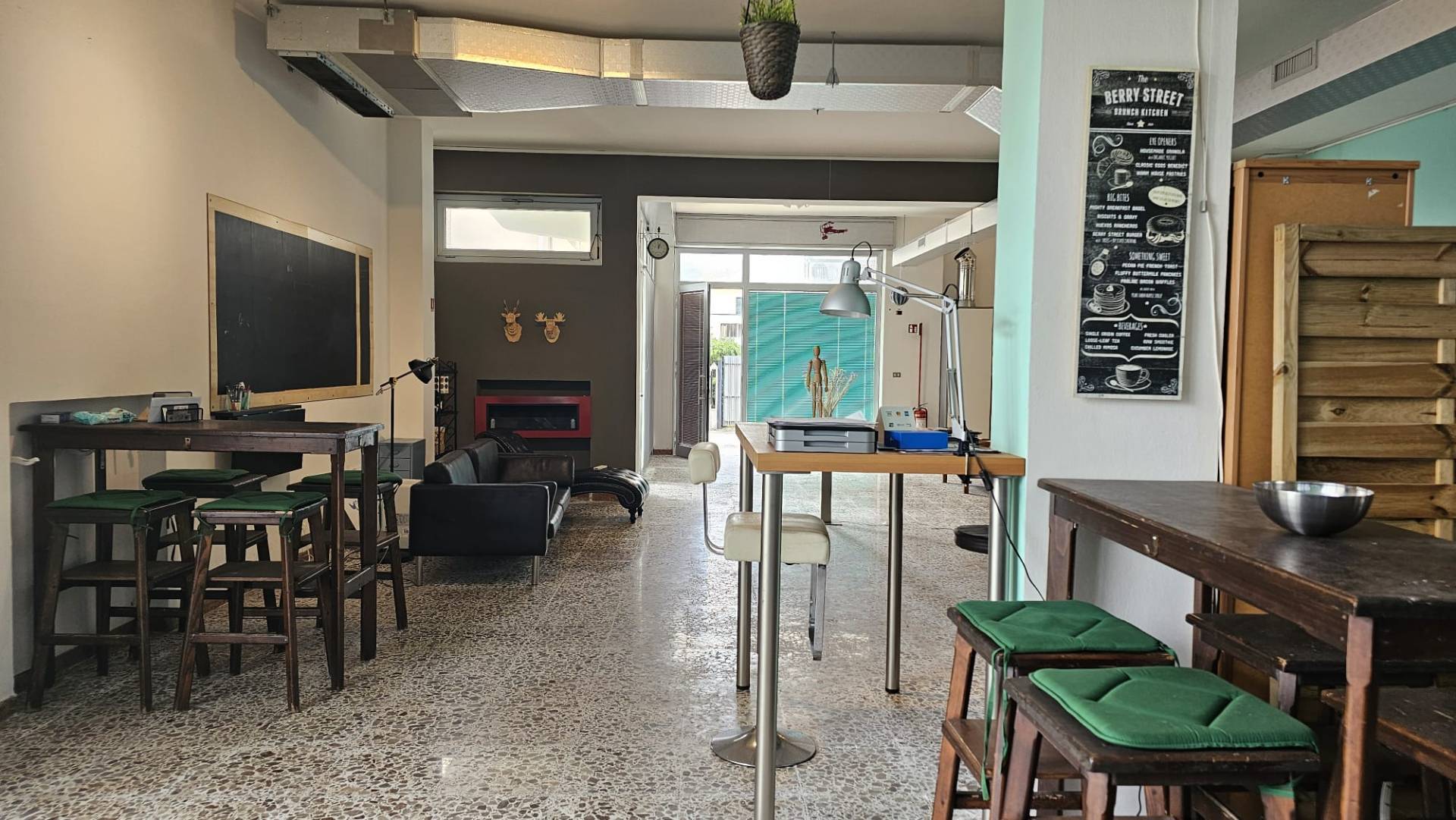 Locale commerciale in vendita a Giulianova, Lido