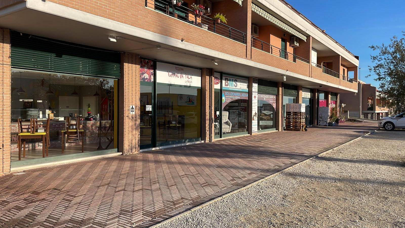 Locale commerciale in vendita a Teramo
