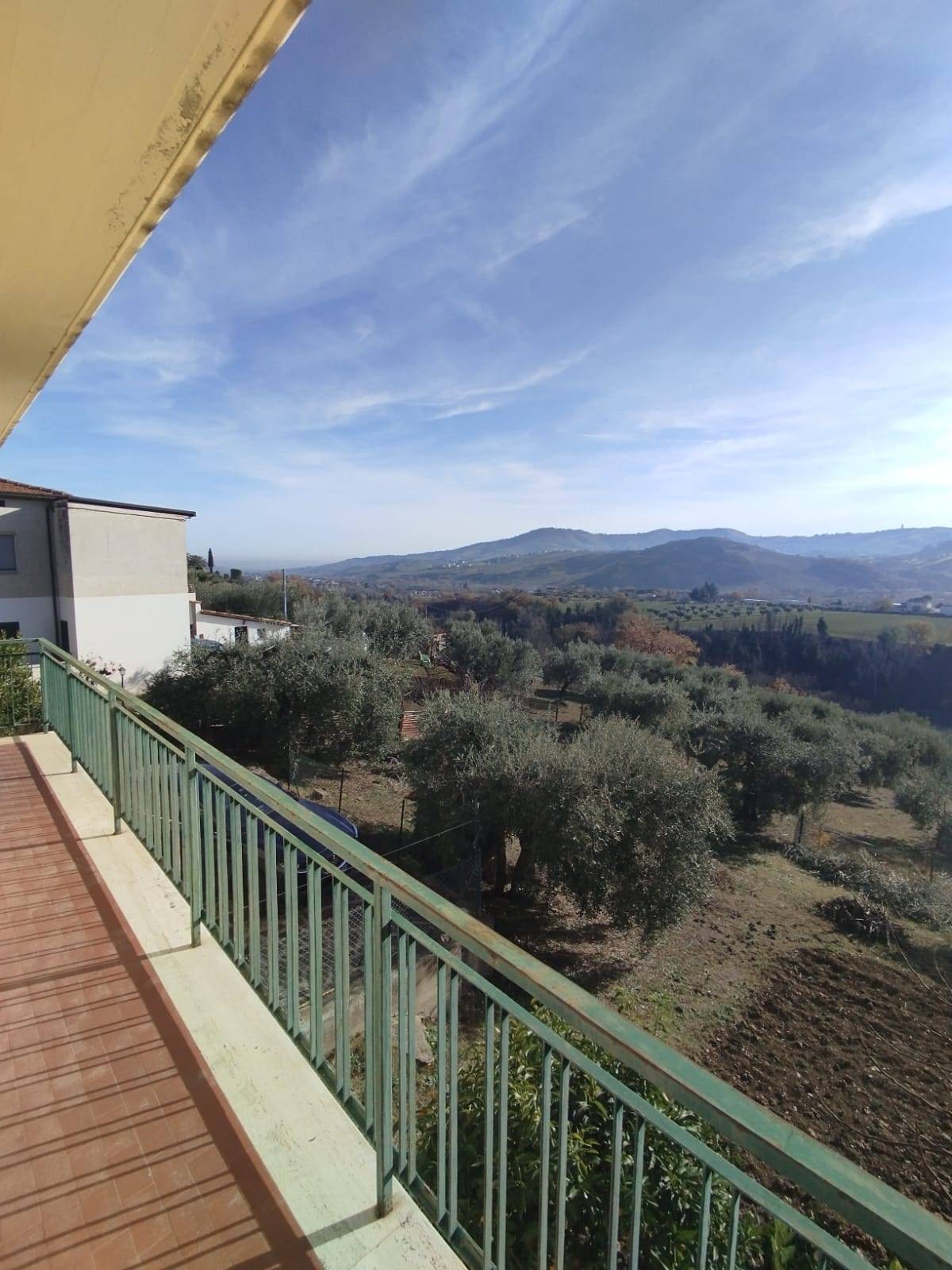 Appartamento con ingresso indipendente in vendita a Teramo, Nepezzano