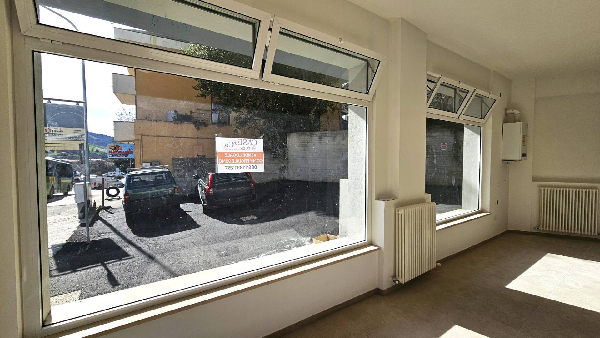 Locale commerciale in vendita a Teramo, Prima periferia