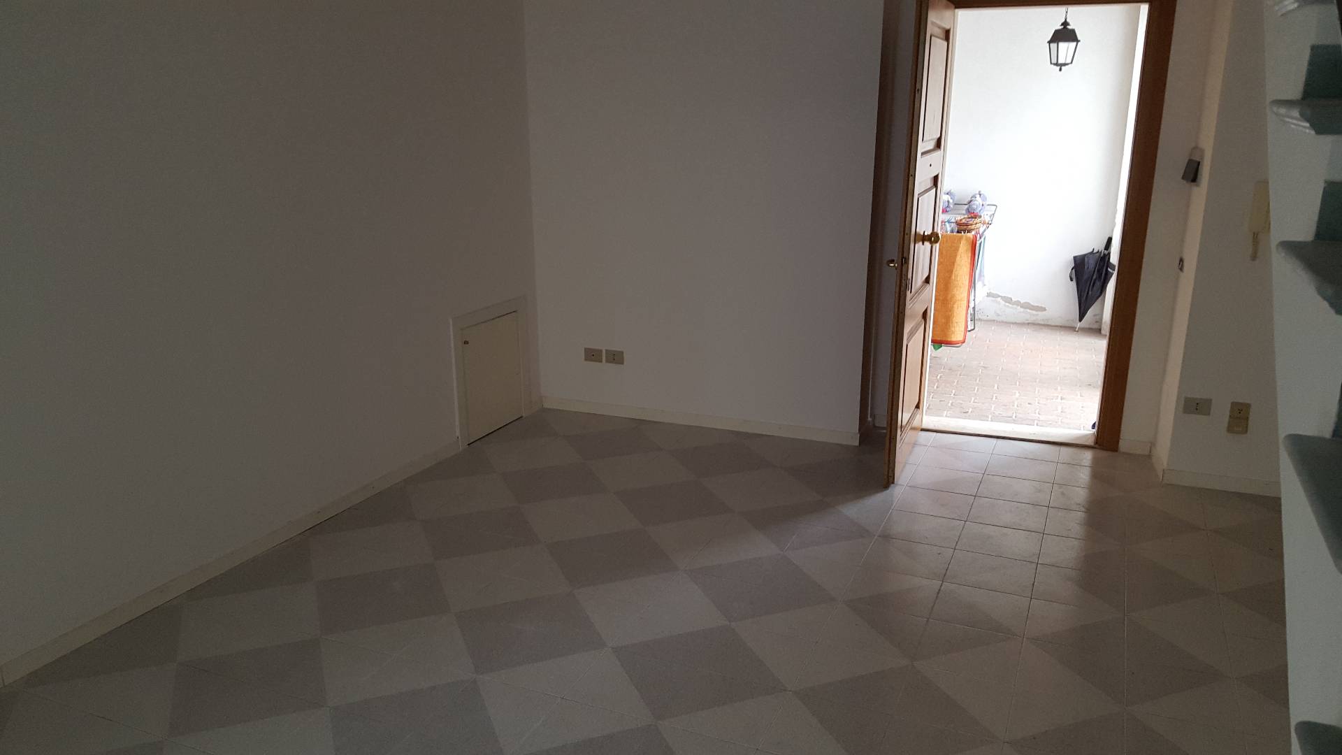 Appartamento con ingresso indipendente in vendita a Teramo, Centro