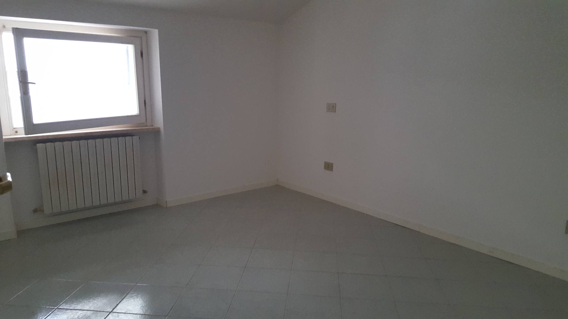 Appartamento con ingresso indipendente in vendita a Teramo, Centro