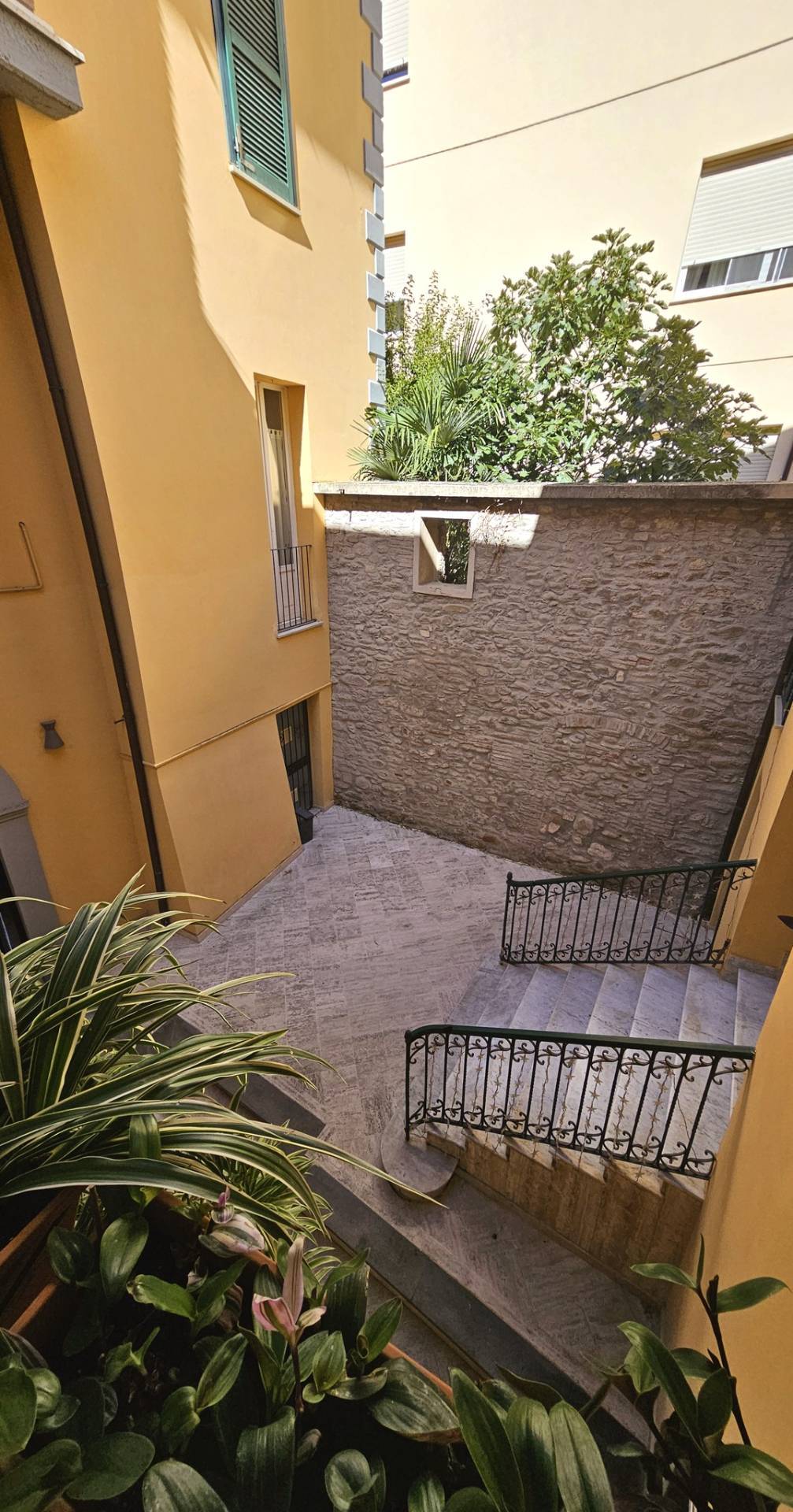 Appartamento con ingresso indipendente in vendita a Teramo, Centro