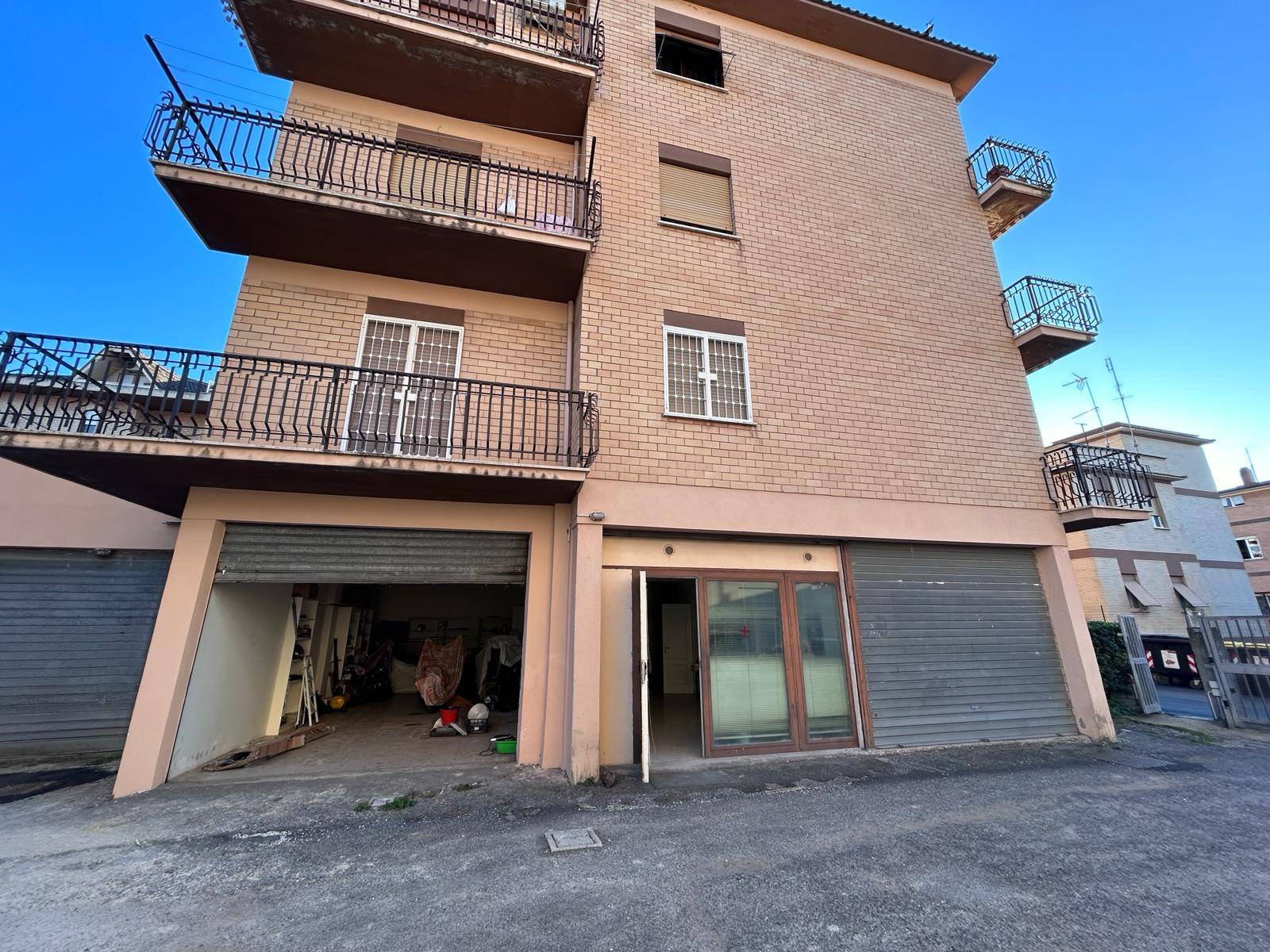 Locale artigianale in affitto a Monterotondo, Monterotondo Paese