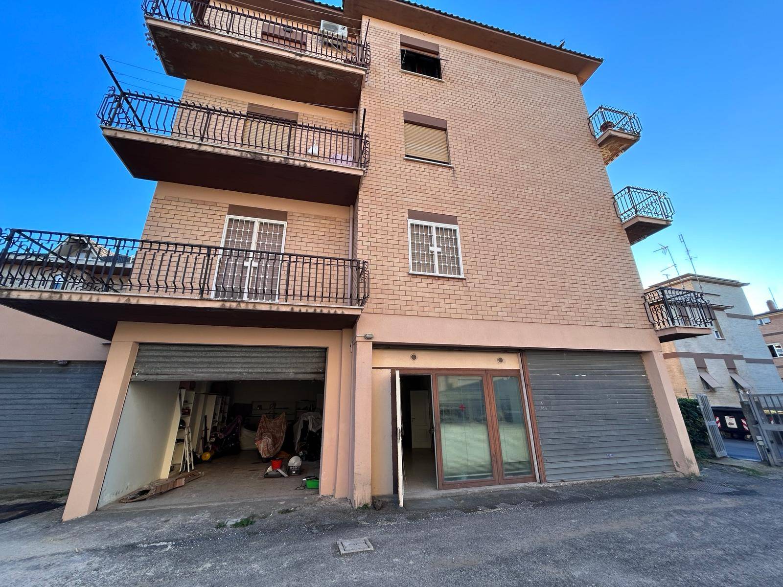 Locale artigianale in affitto a Monterotondo, Monterotondo Paese