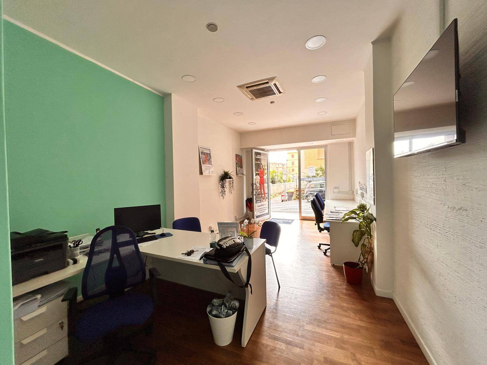 Locale commerciale in affitto a Monterotondo, Monterotondo Paese