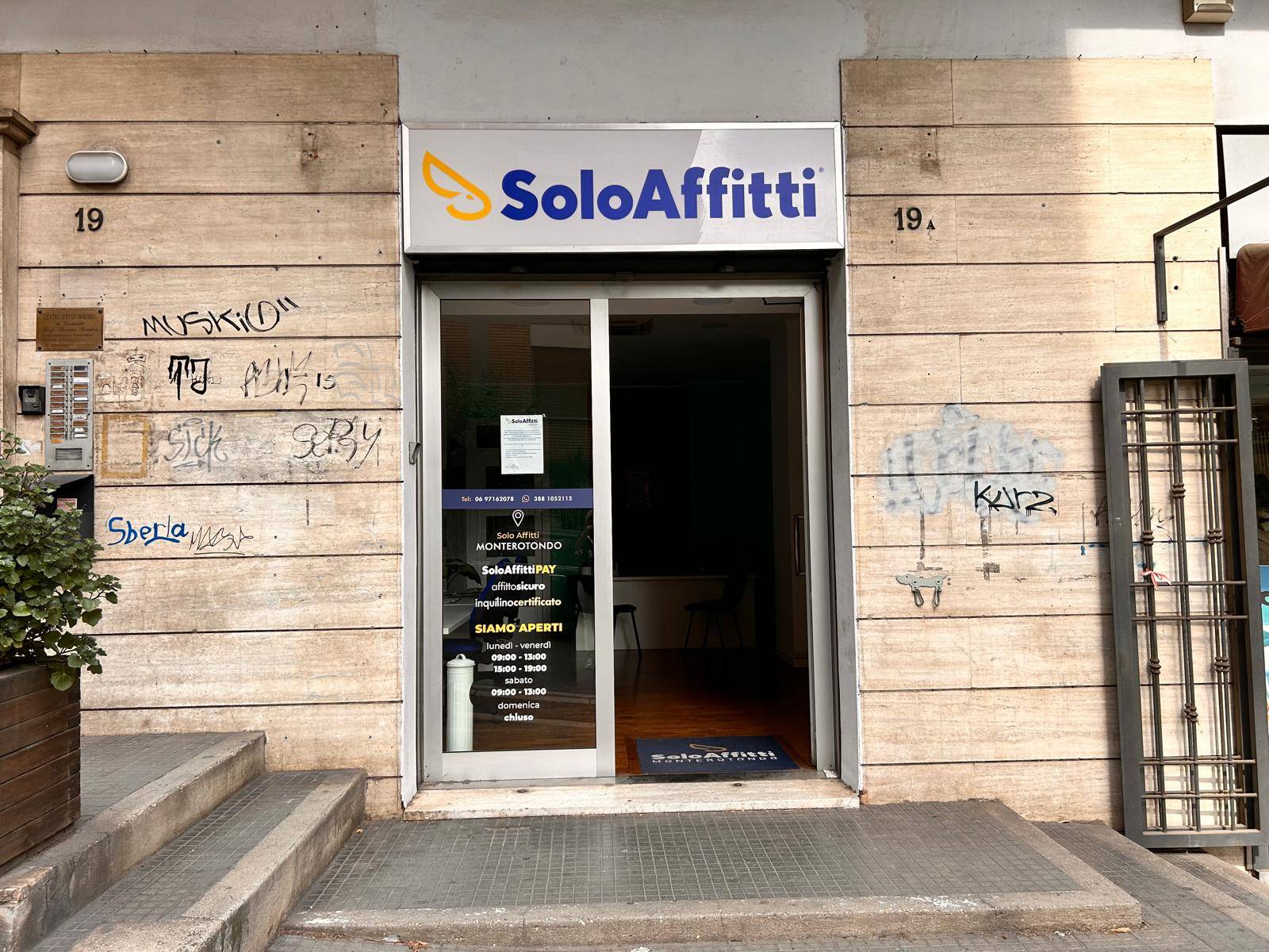 Locale commerciale in affitto a Monterotondo, Monterotondo Paese