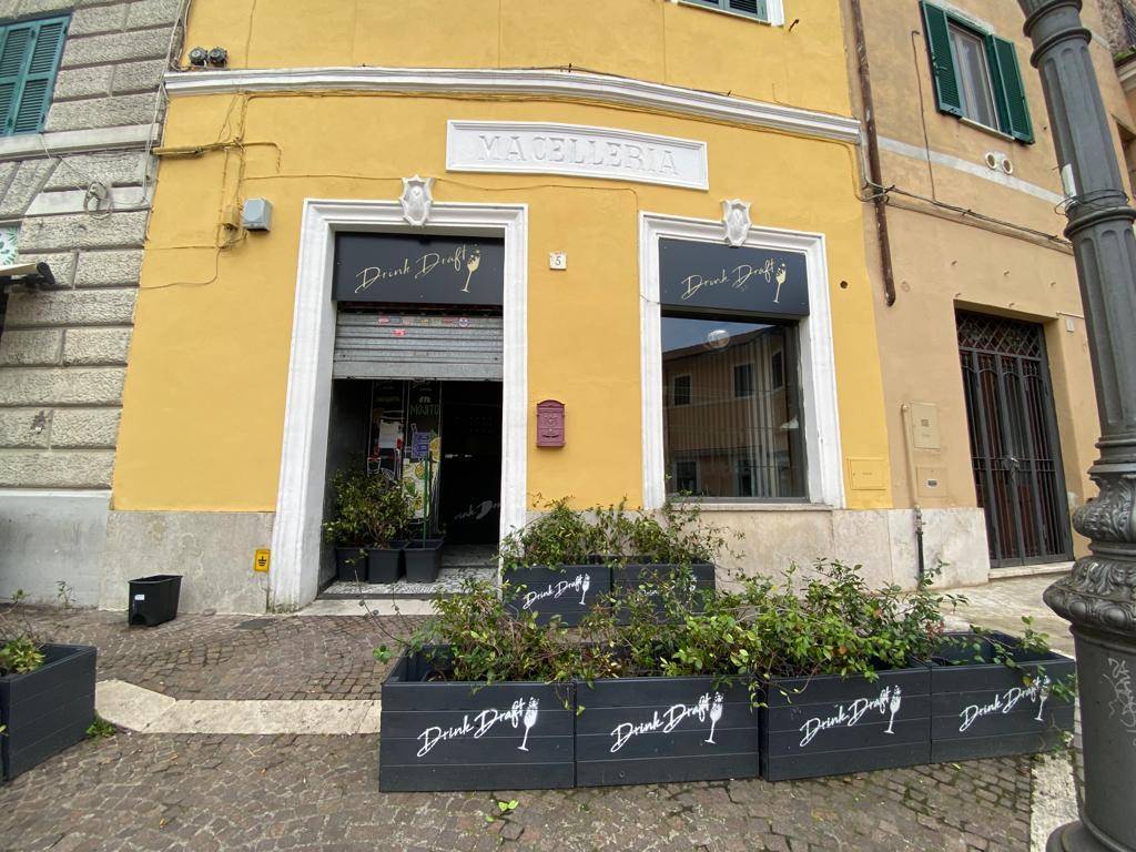 Locale commerciale in vendita a Monterotondo, Monterotondo Paese