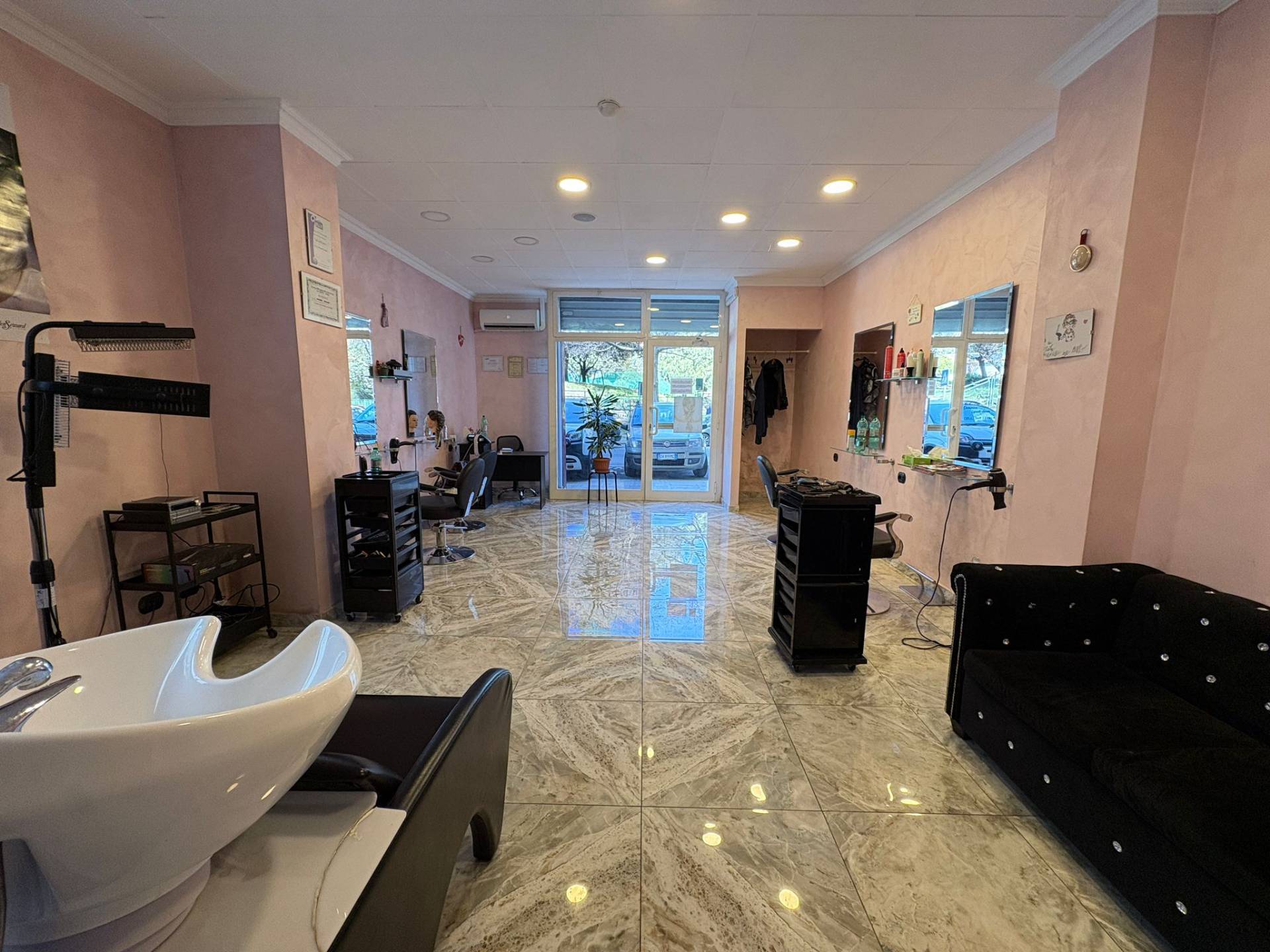 Locale commerciale in affitto a Monterotondo, Monterotondo Paese