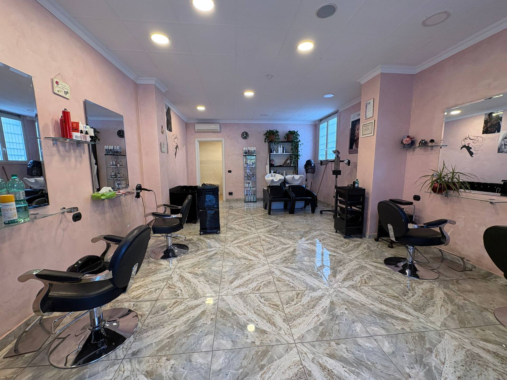 Locale commerciale in affitto a Monterotondo, Monterotondo Paese