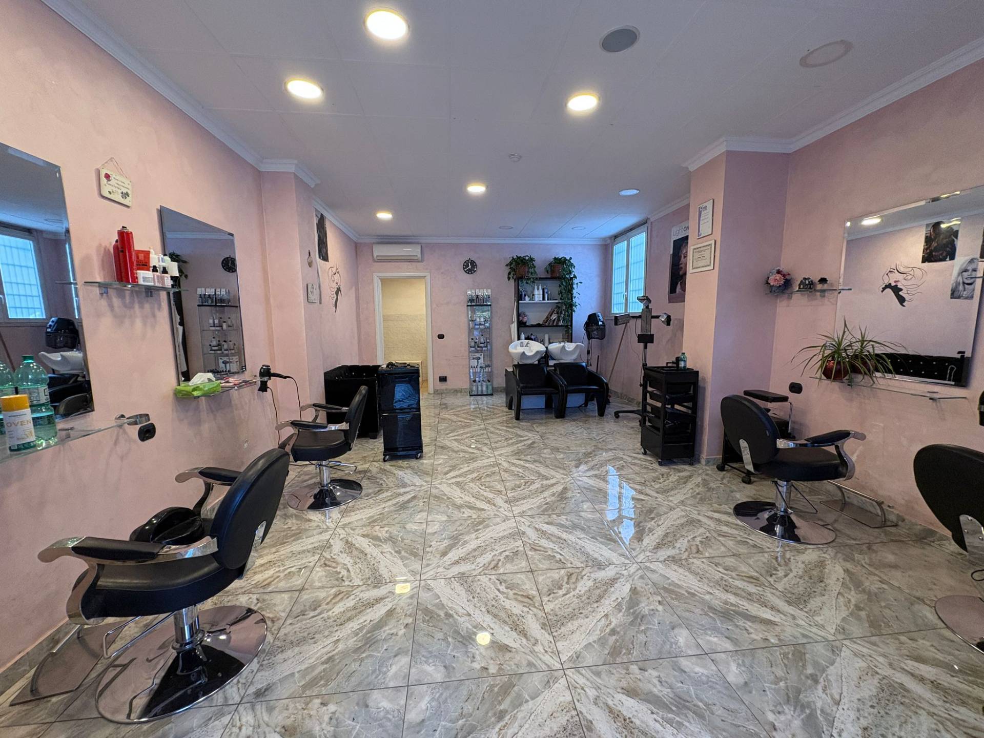 Locale commerciale in affitto a Monterotondo, Monterotondo Paese