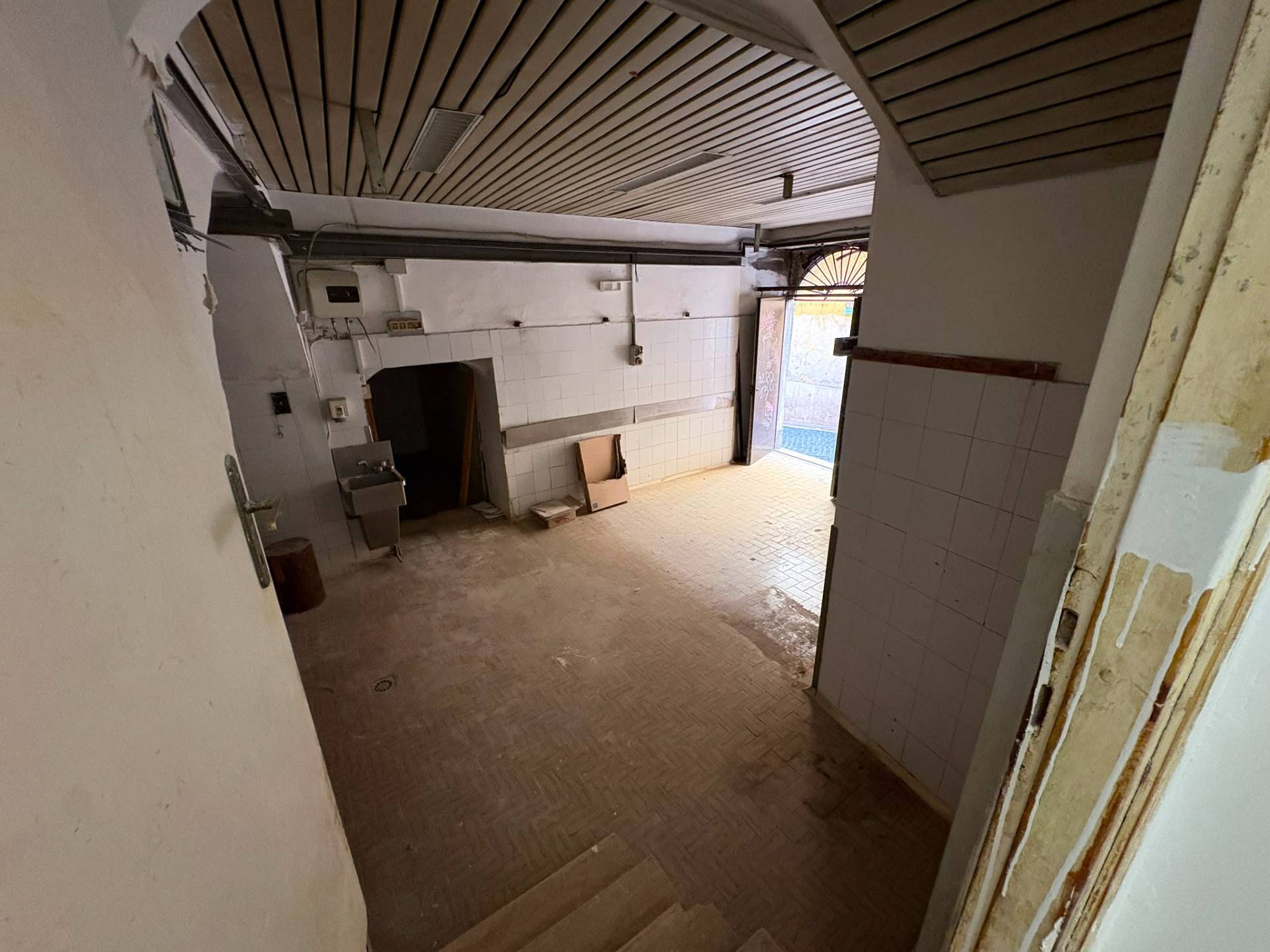 Locale commerciale in affitto a Monterotondo, Monterotondo Paese