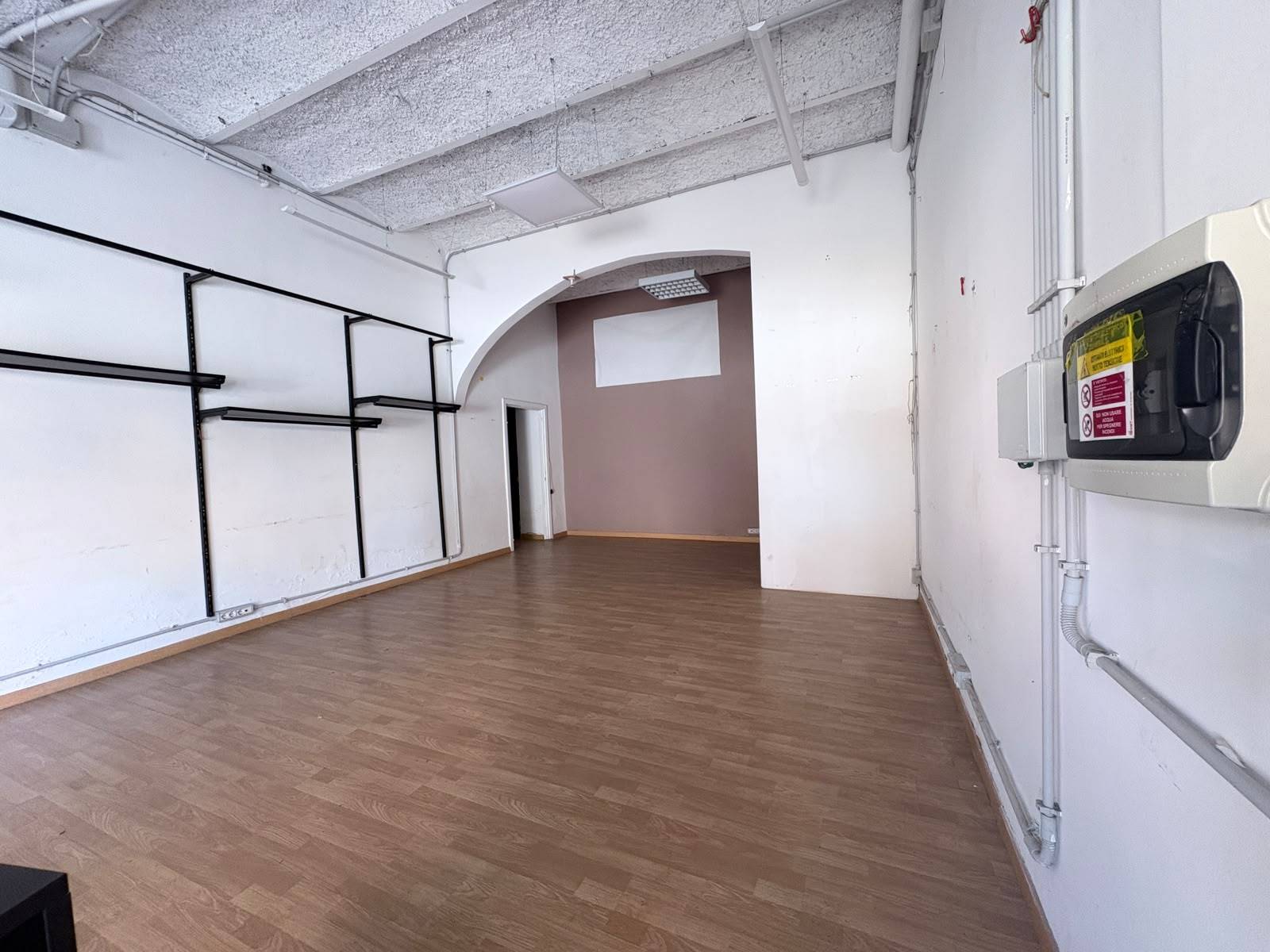 Locale commerciale in affitto a Monterotondo, Monterotondo Paese