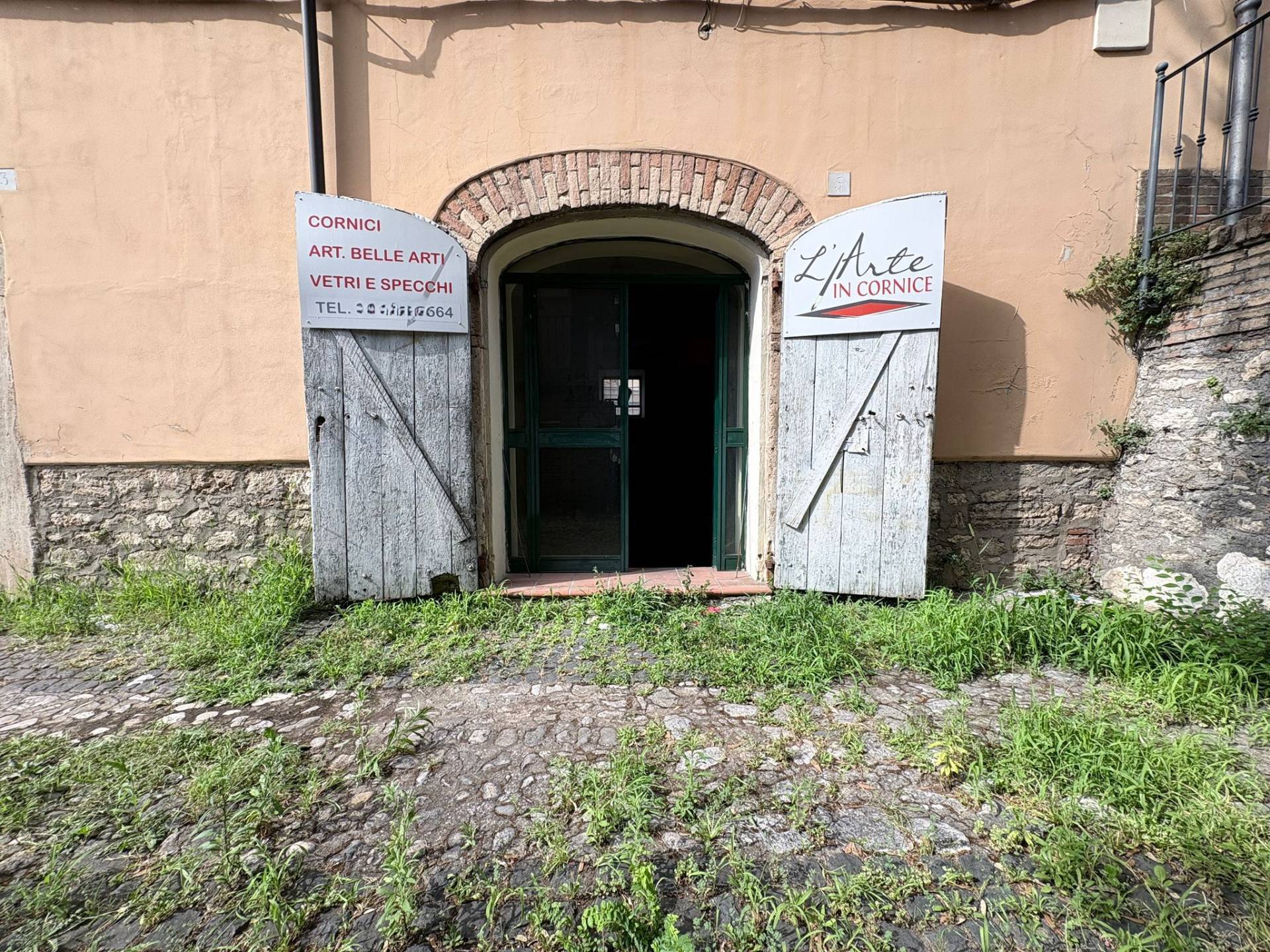 Locale commerciale in affitto a Monterotondo, Monterotondo Paese