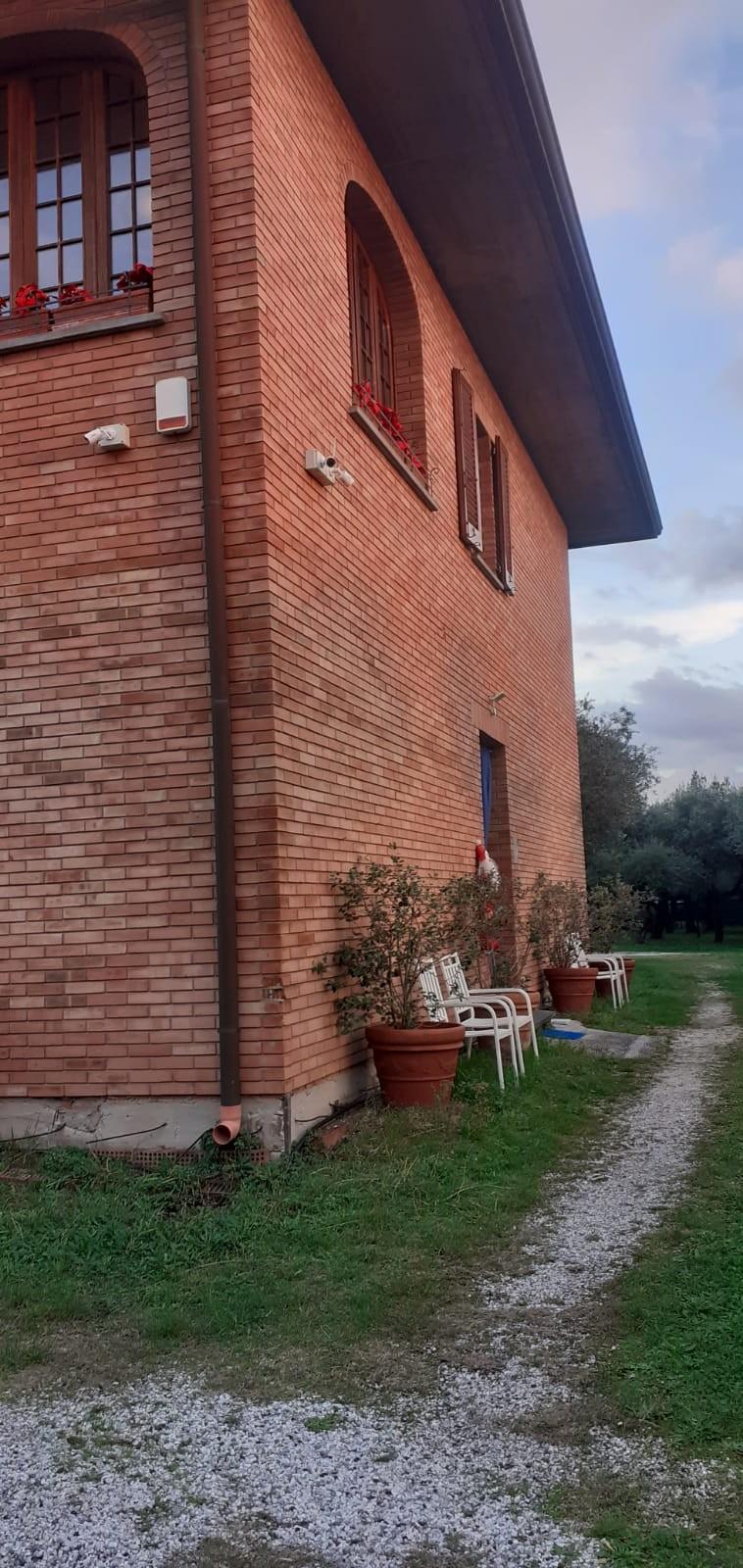 Casa indipendente con giardino a Massa