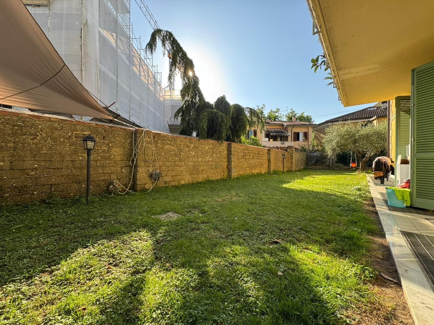 Appartamento con giardino, Massa centro