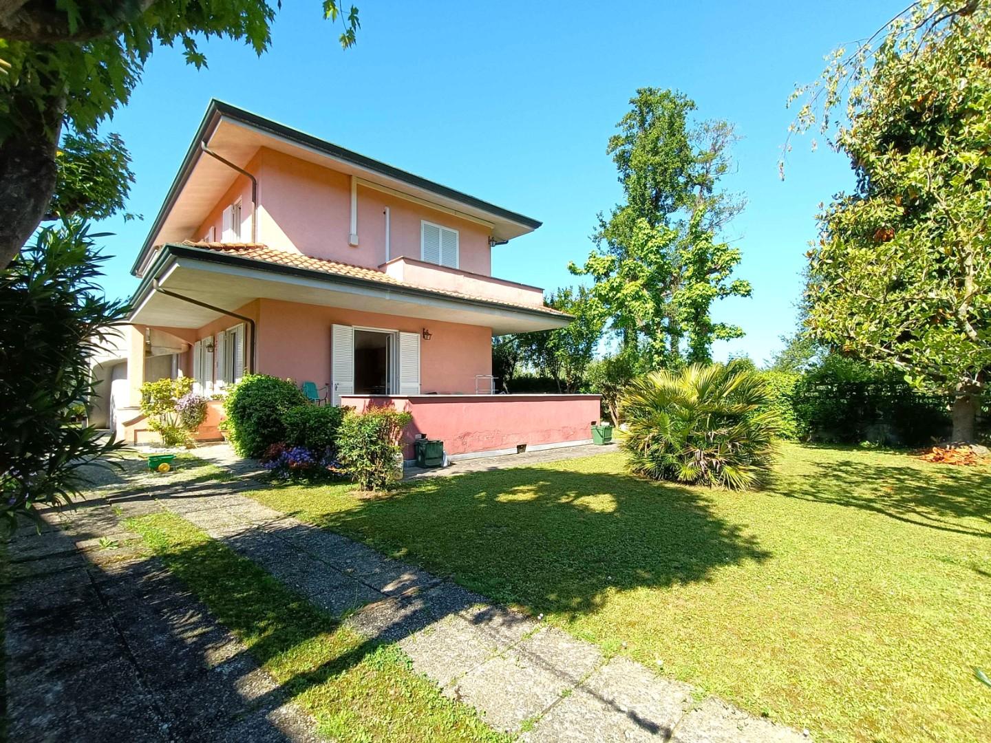 Casa indipendente con giardino, Massa marina di