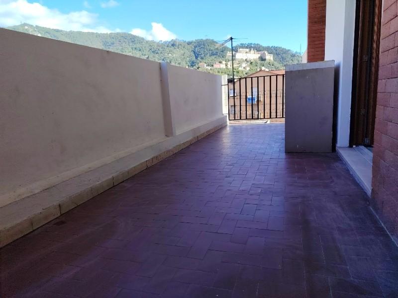 Appartamento con terrazzo, Massa centro