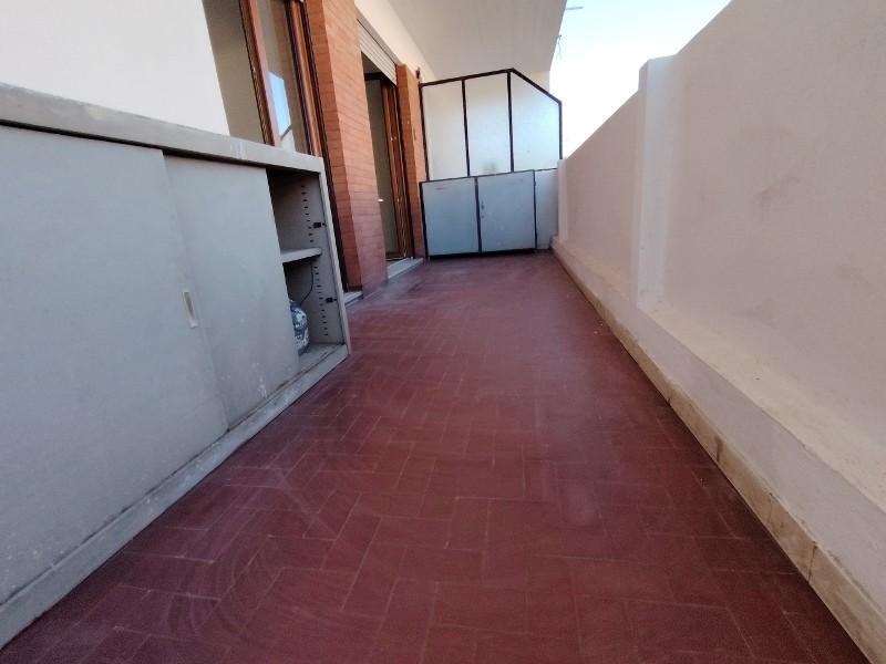 Appartamento con terrazzo, Massa centro