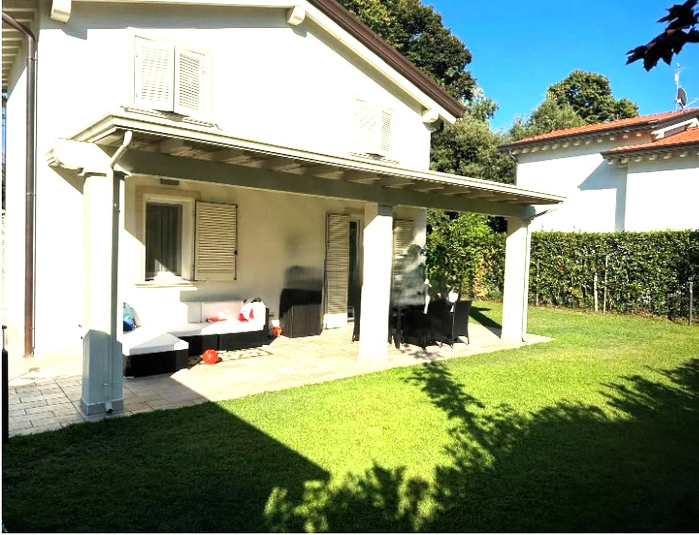 Villa con giardino, Montignoso cinquale