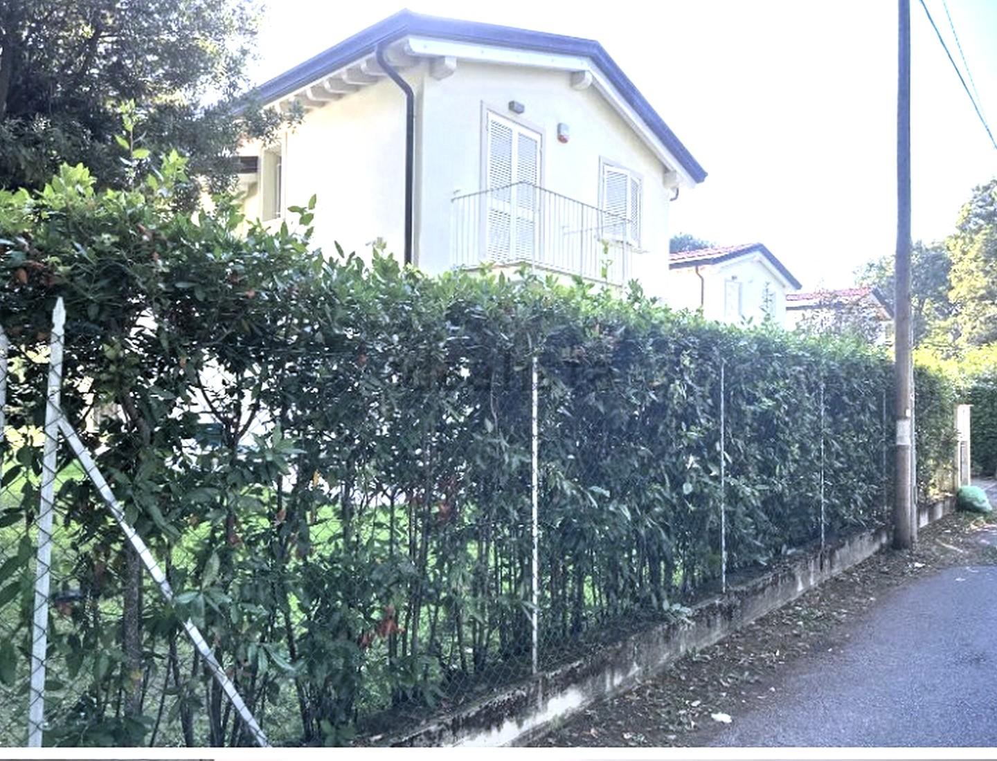 Villa con giardino, Montignoso cinquale