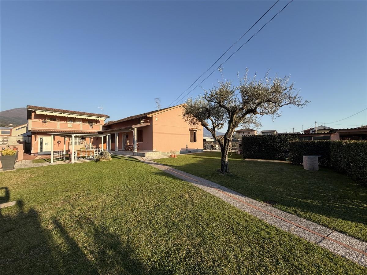 Casa indipendente con giardino, Massa alteta
