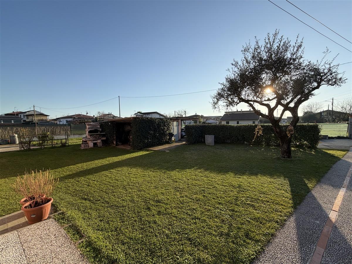 Casa indipendente con giardino, Massa alteta