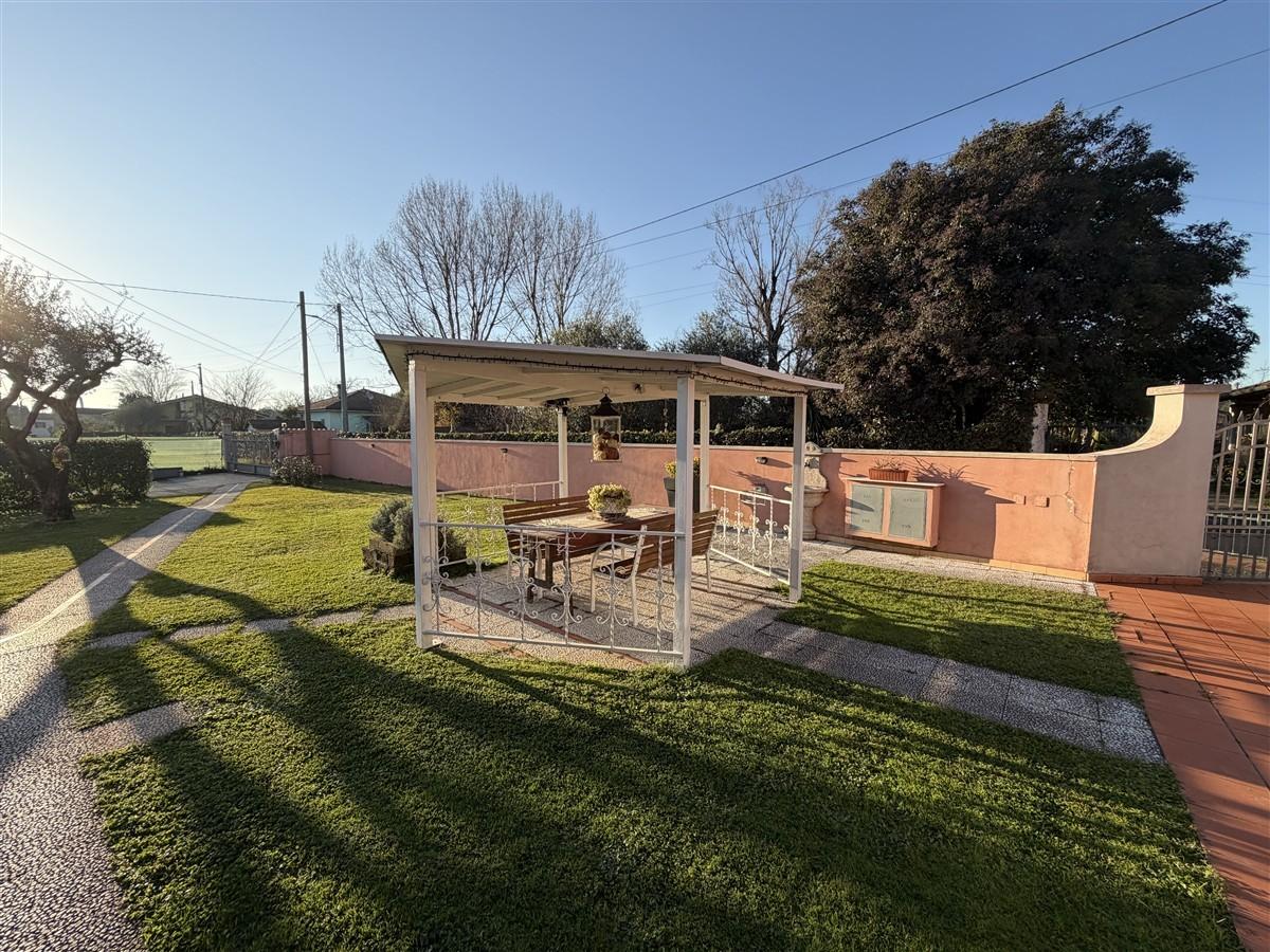 Casa indipendente con giardino, Massa alteta