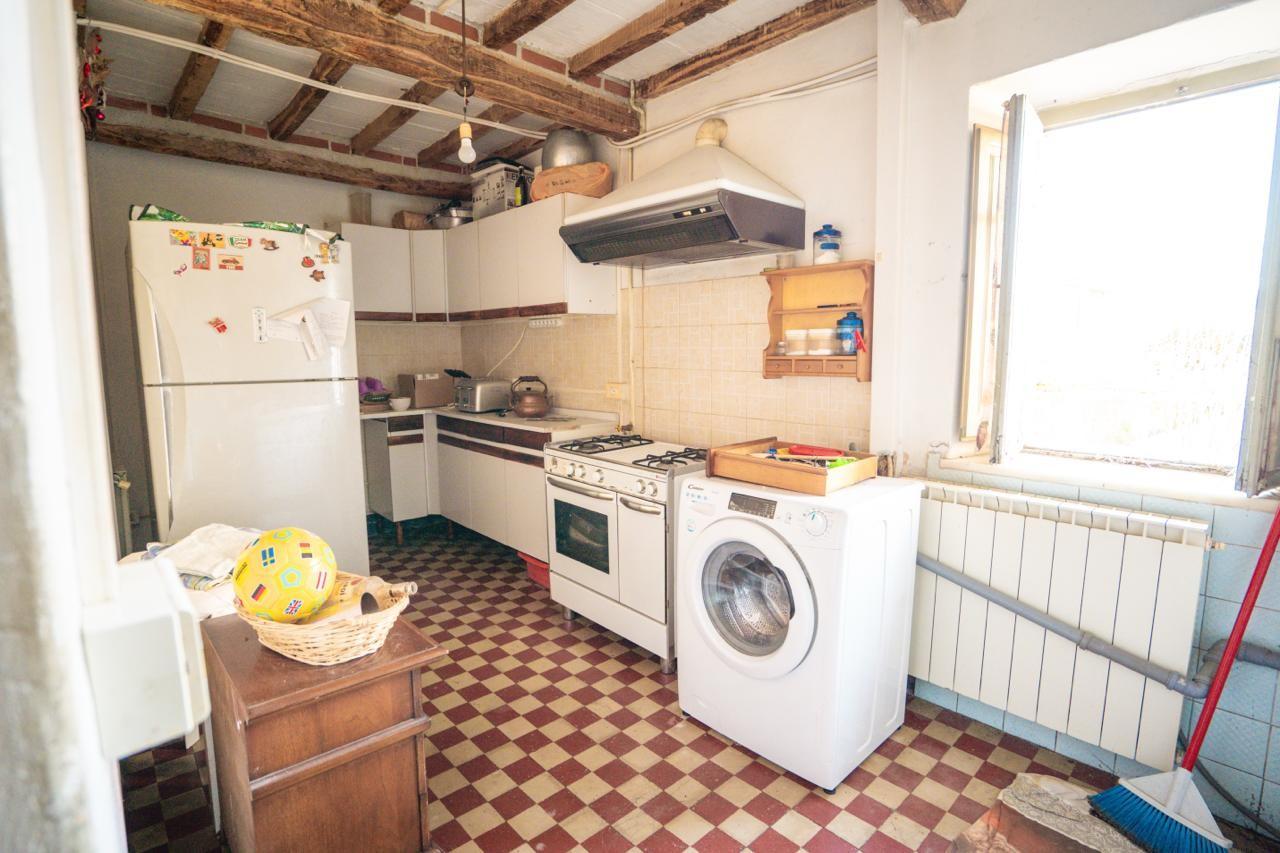 Rustico con terrazzi a Massa